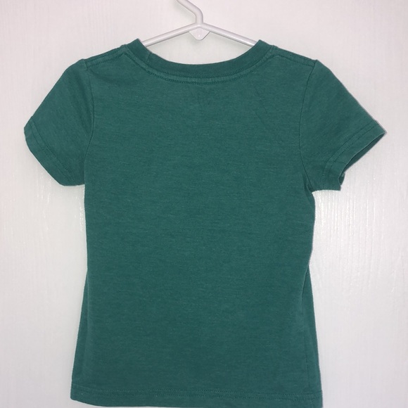 Cat & Jack graphic tee. Size 2T - Picture 2 of 4